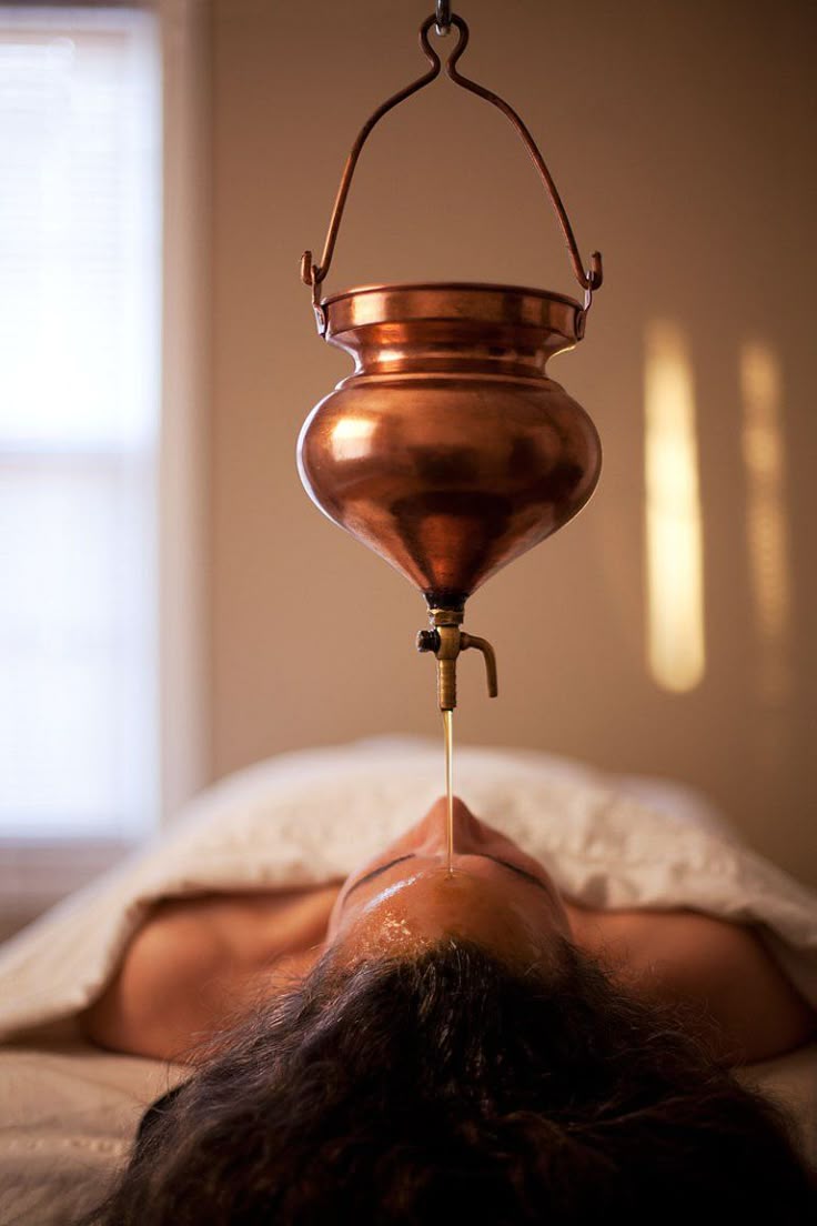 How to Oil Your Hair Properly: The Ayurvedic Scalp Ritual (Dos & Don'ts)